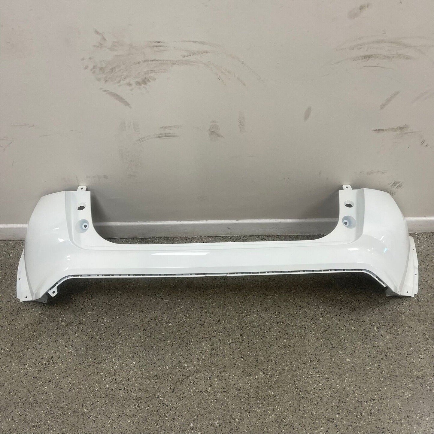 GENUINE WHITE NISSAN JUKE F16 SHAPE REAR BUMPER