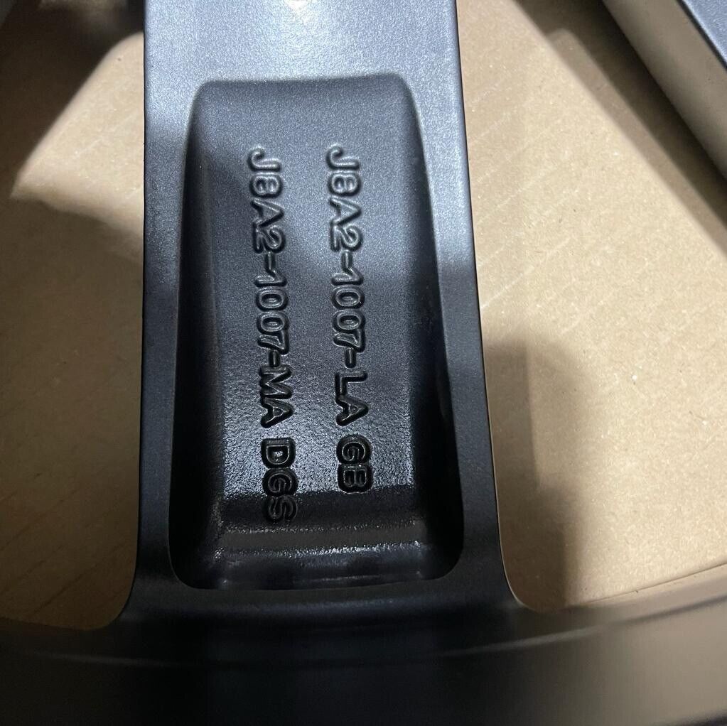 Genuine Range Rover Velar 21” Alloy Wheel Straight Black 21x8.5J CH 45 LR091541