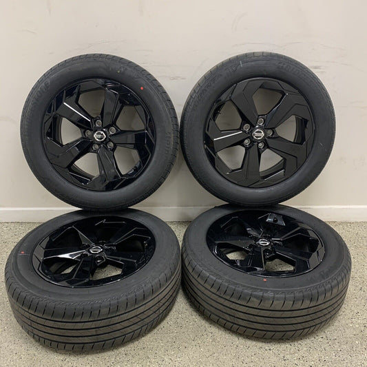 Genuine Set Of Nissan Qashqai 18" Black Alloy Wheels and Tyres