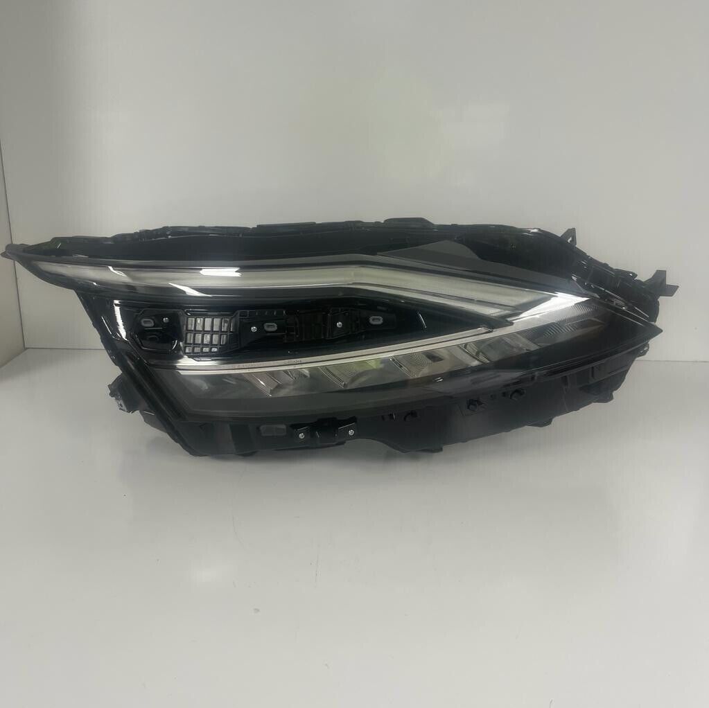 Genuine Nissan Qashqai Adaptive LED Headlamp RH Off Side Drivers 26010 6UA0B