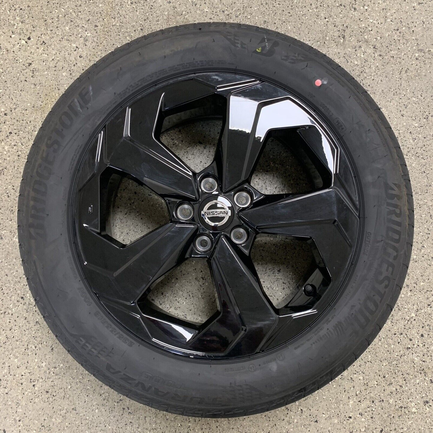Genuine Nissan Qashqai 18" Black Alloy Wheel and Tyre