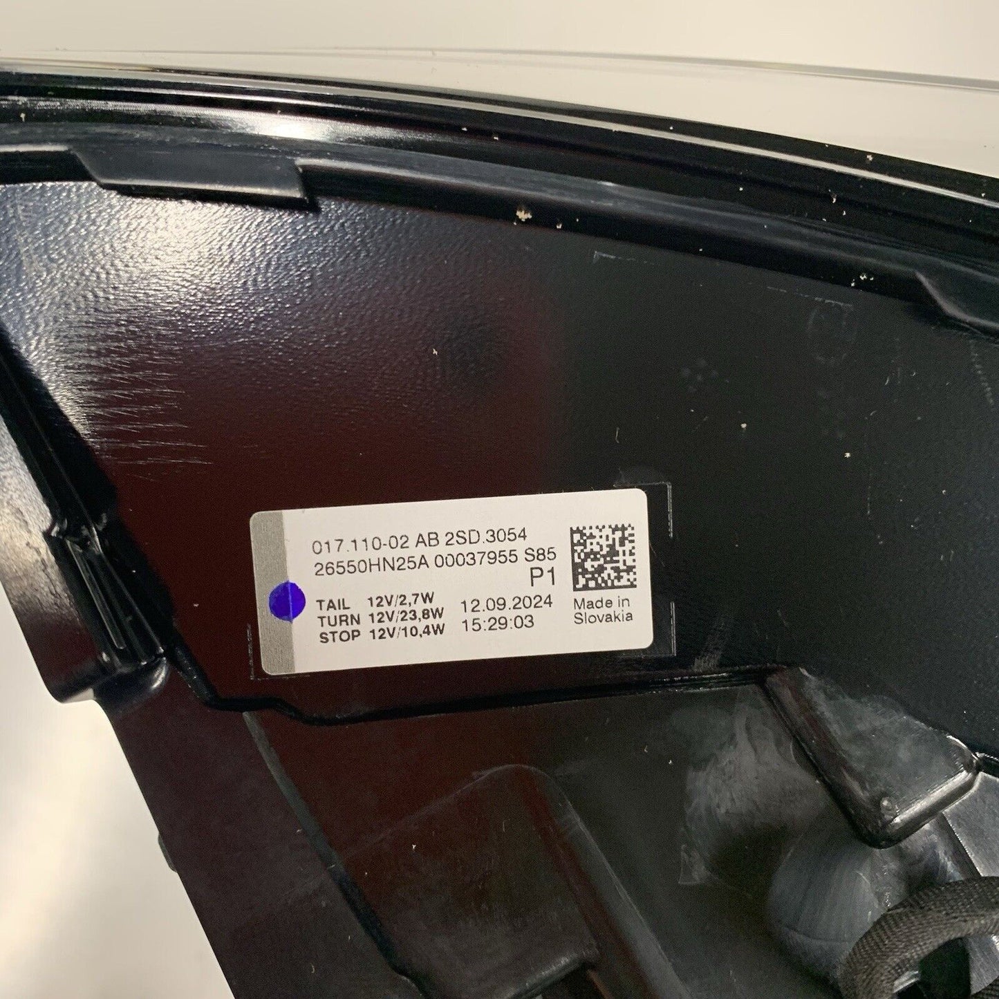 Genuine Nissan Qashqai J12 Off Side Right Hand Rear Drivers LED Light 26550HN25A