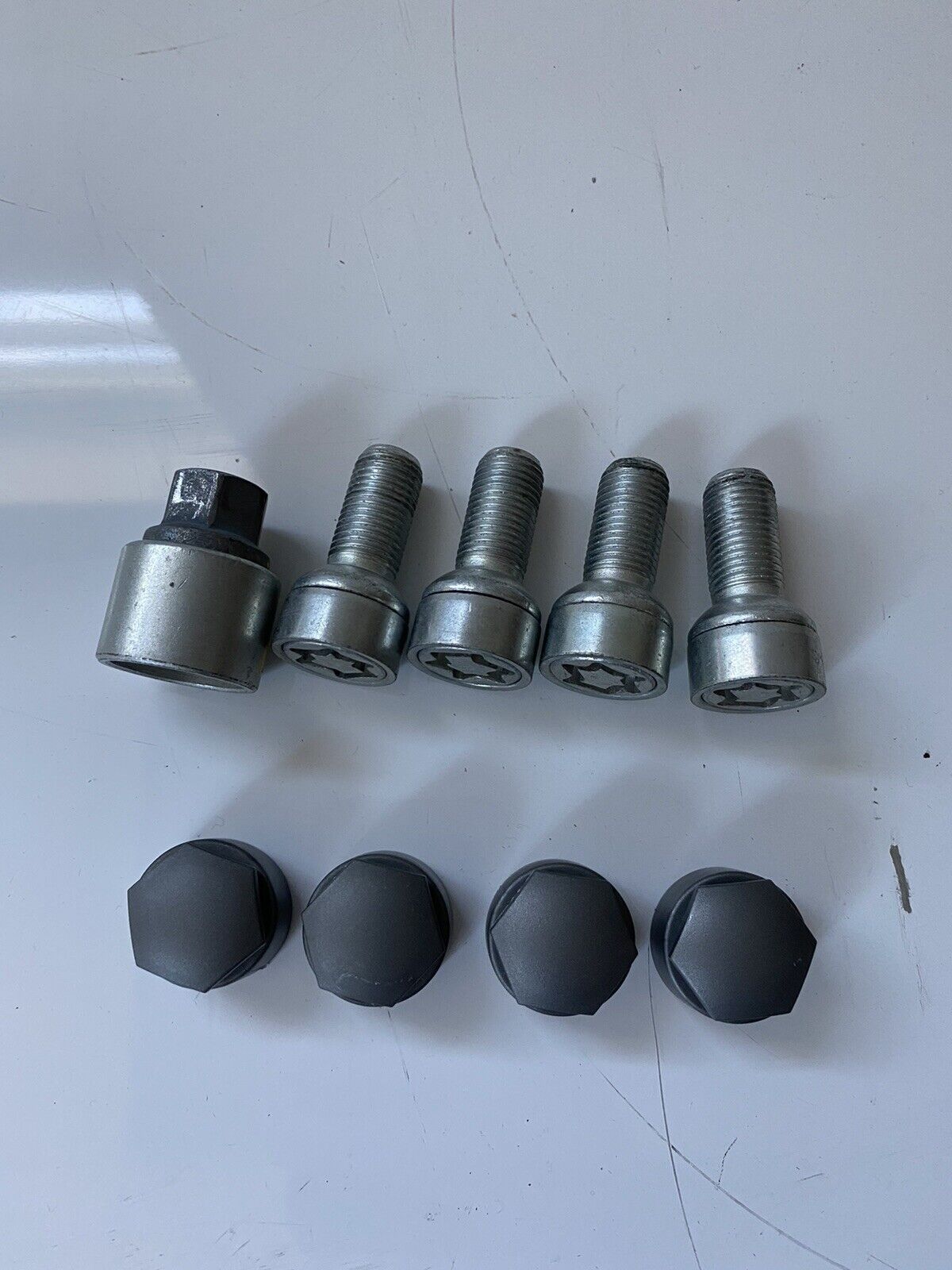 Genuine Set Of 4 Vw Volkswagen Locking Wheel Nuts And Key Letter L