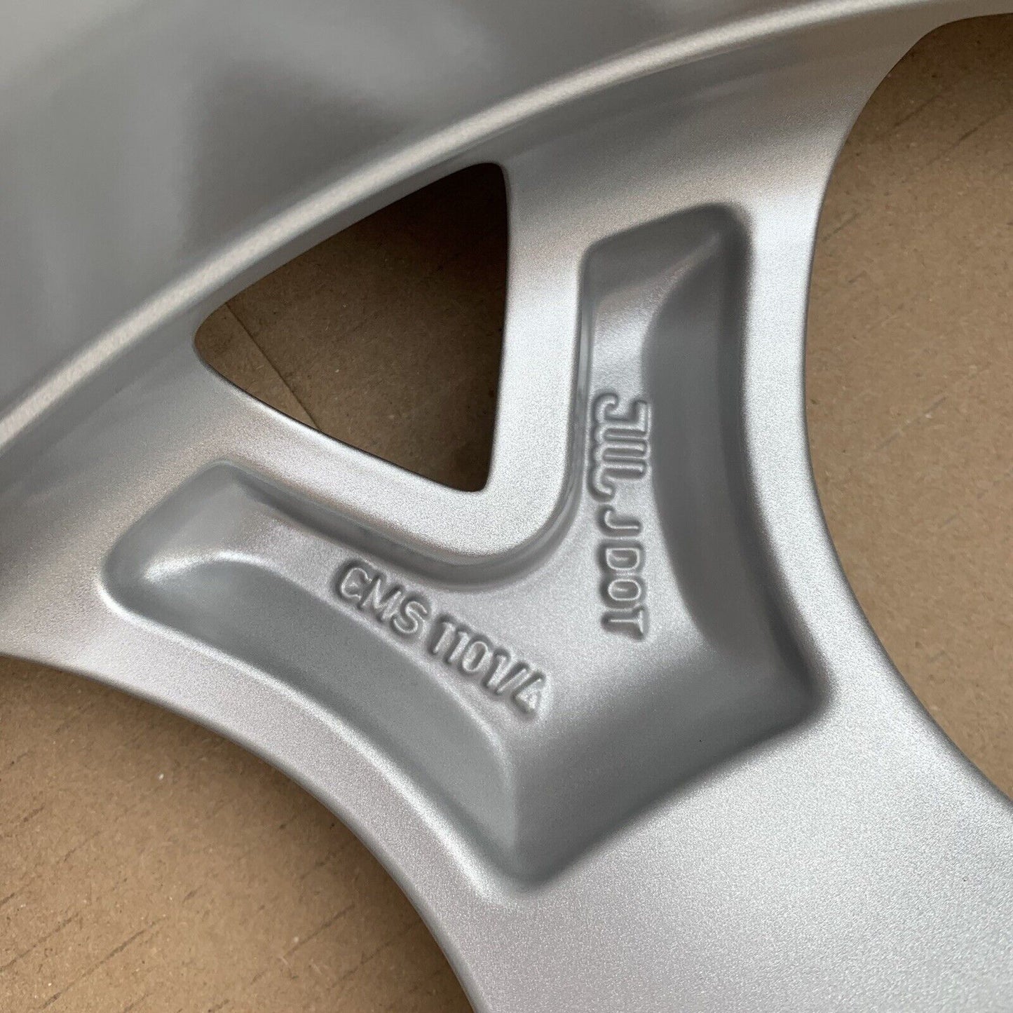 New Genuine Nissan 17" Silver Alloy Wheel 7J 35 off 403006PA1A