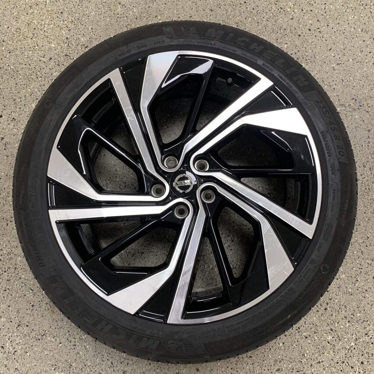Genuine Nissan Qashqai 20" Alloy Wheel and Tyre