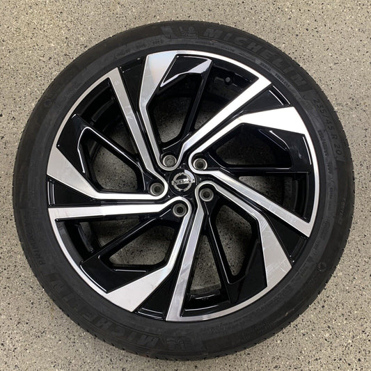 Genuine Nissan Qashqai 20" Alloy Wheel and Tyre