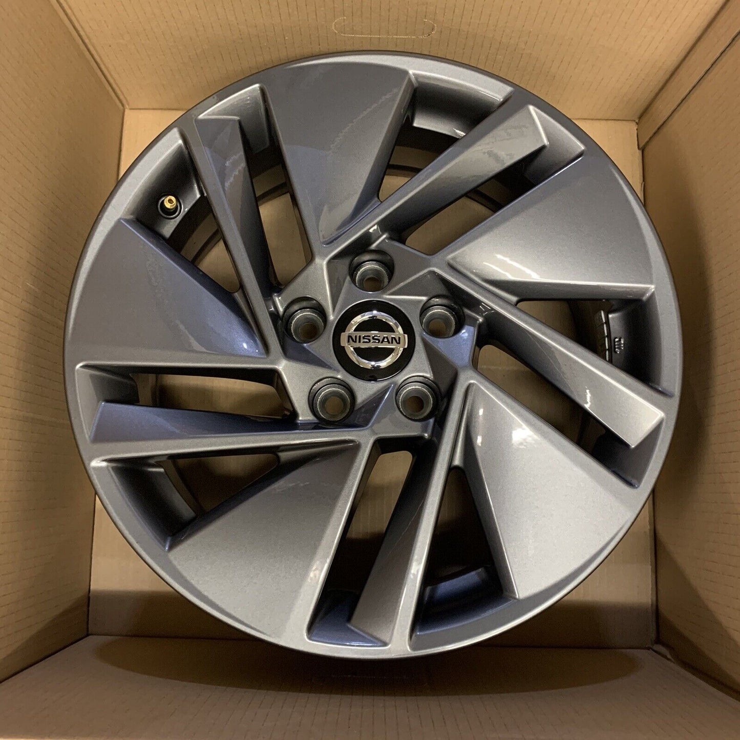 Genuine Set  Nissan Qashqai 17" Grey Alloy Wheels  7J 40 offset D03006UA2A