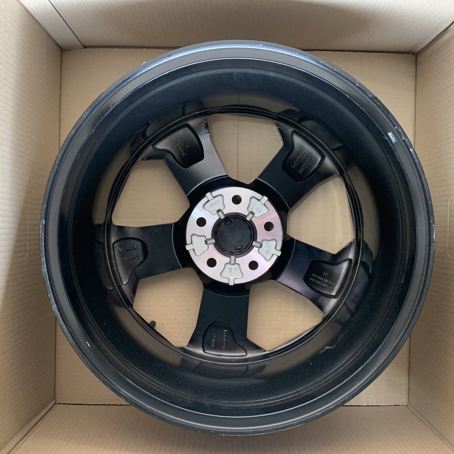 New Genuine Nissan Qashqai 18" Gloss Black Alloy Wheel
