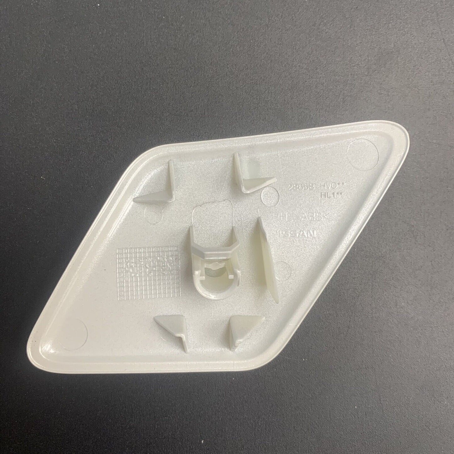 New Nissan Qashqai Headlight White Right Hand Washer Jet Cover