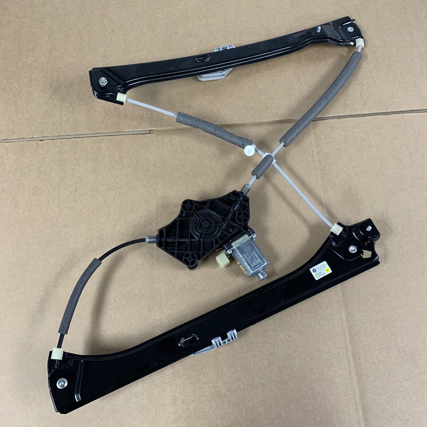 Genuine Audi Front Left Hand Window Regulator 5q0959801b 3v0837461a