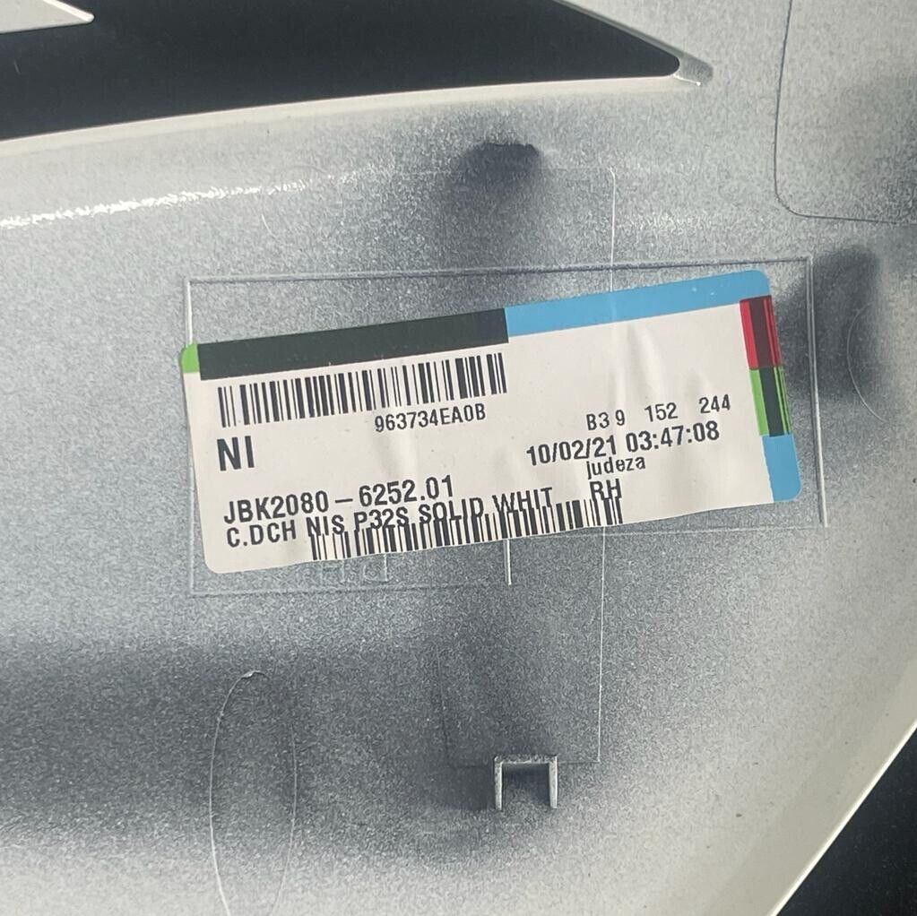 Genuine 2016 Nissan Qashqai Right Hand Off Side Solid White  Door Mirror Cover