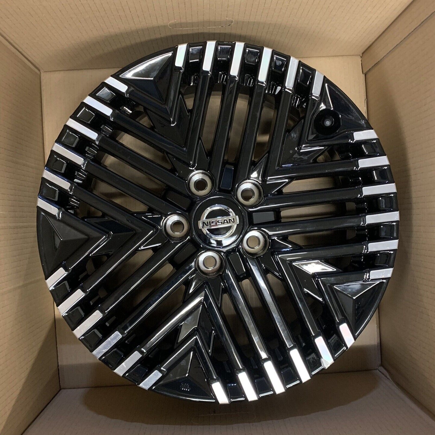 Genuine set of 4 Nissan Leaf 17" Alloy Wheels diamond Cut Gloss Black 6.5J 45