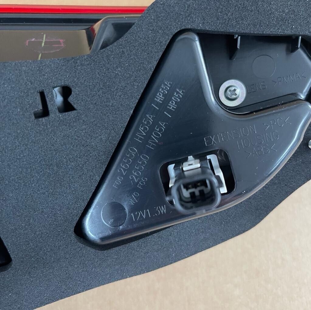 Genuine 2018 Nissan Qashqai Off Side Right Hand Rear Tailgate Light 26550hp05a