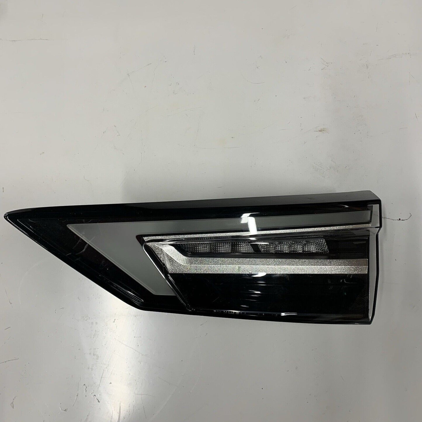 Genuine Nissan Qashqai J12 Off Side Right Hand Rear Tailgate Light 26550HN21A