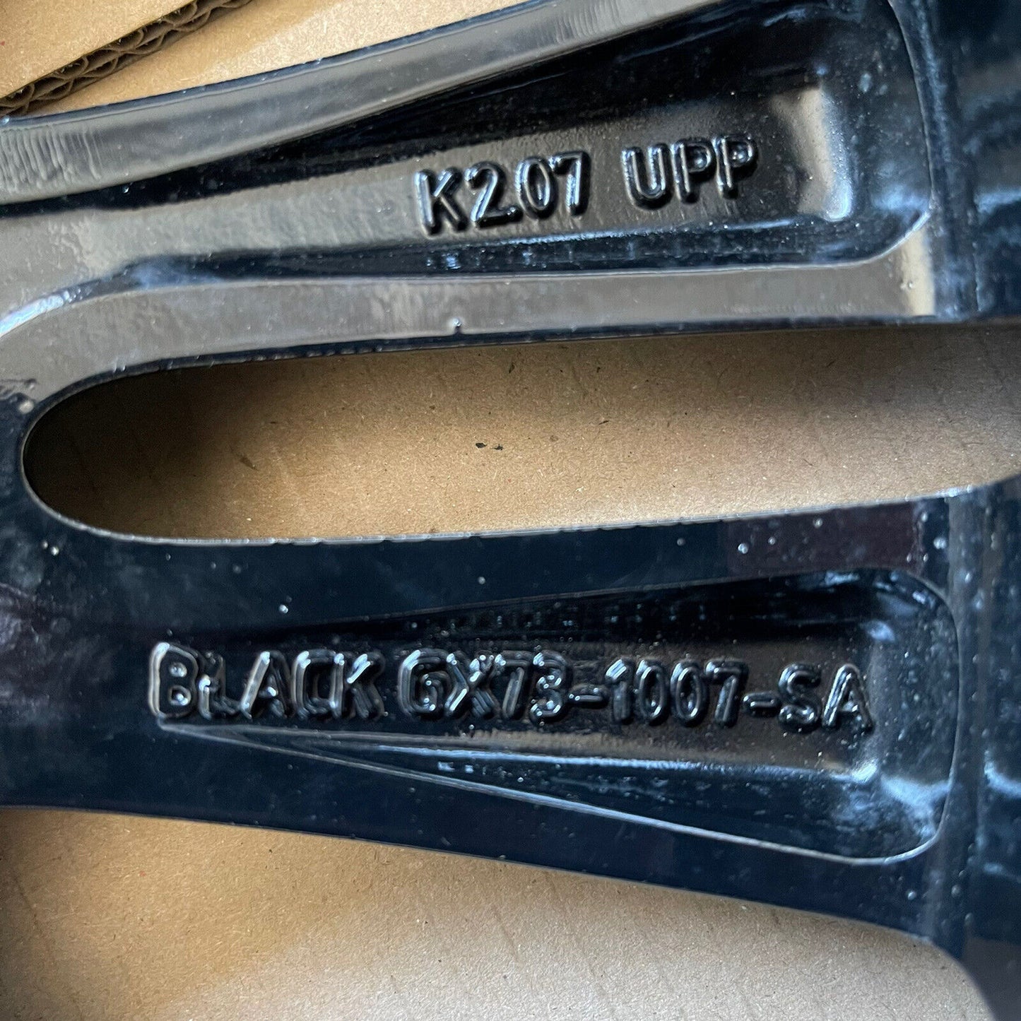 Genuine Jaguar XE 18" Front Matrix  Alloy  Black 7.5jx18ch T4n6915 Gx731007sa