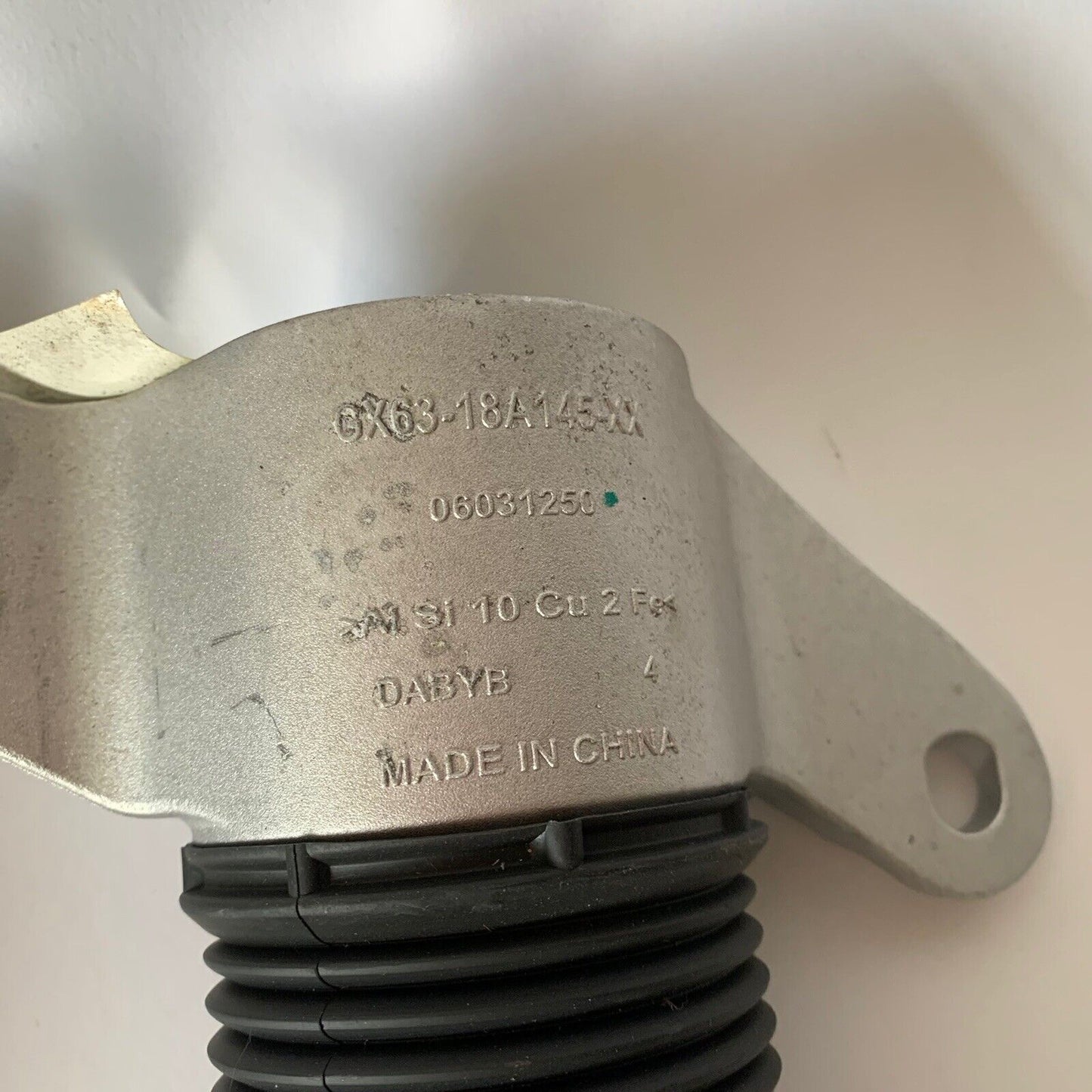 Genuine Pair  Jaguar Xe X760 Left Right Hand Rear Shock Absorbers