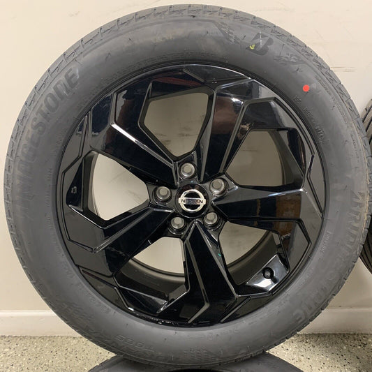 Genuine Set Of Nissan Qashqai 18" Black Alloy Wheels and Tyres