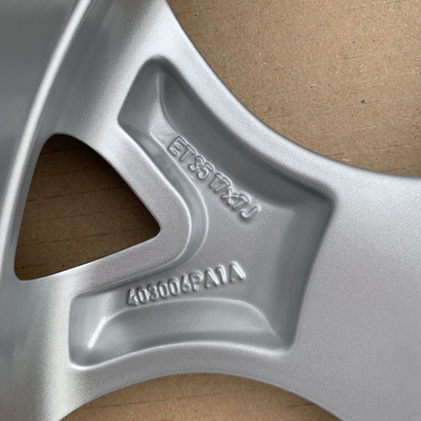 New Genuine Nissan Juke 17" Silver Alloy Wheel 7J 35 off 403006PA1A