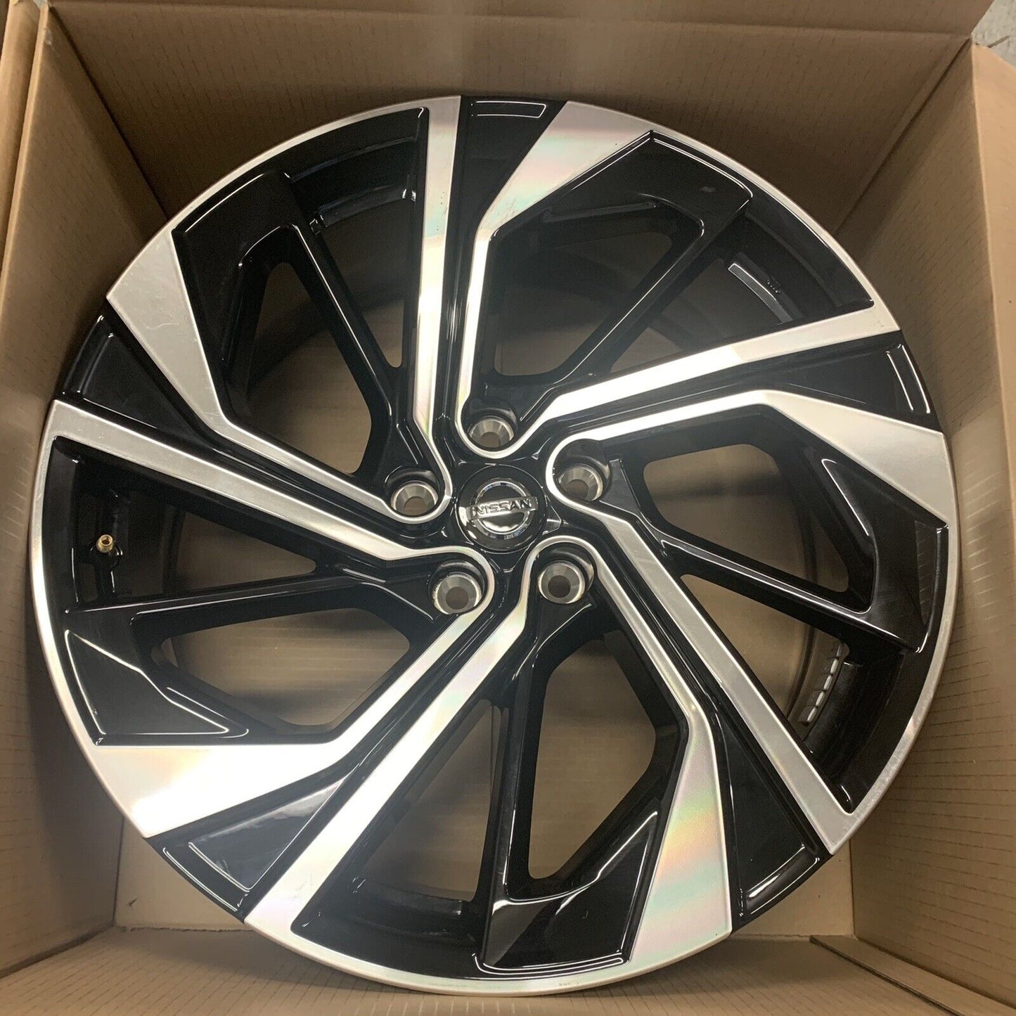 Genuine Set Nissan Qashqai 20" Alloy Wheels Diamond Cut and Gloss Black 6UA6A