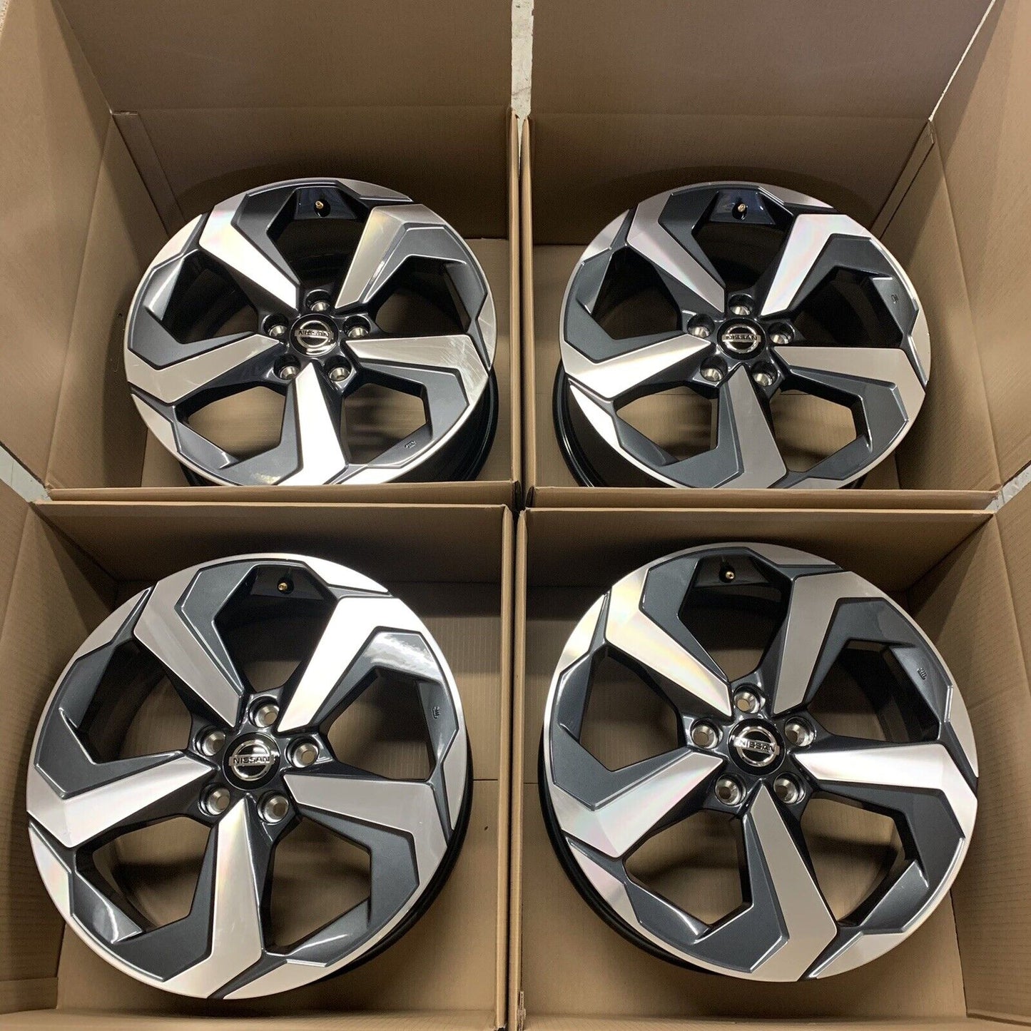 Genuine Set Of 4 Nissan Qashqai 18" Alloy Wheels Grey And Diamond Cut D03006UA3A
