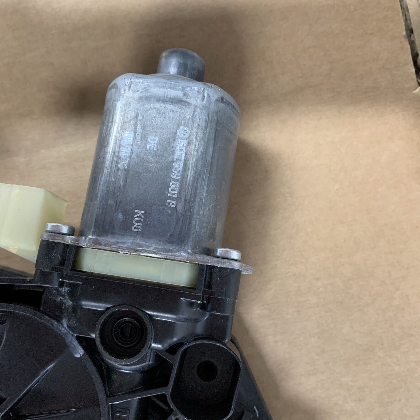 Genuine Vw Volkswagen Front Left Hand Window Regulator 5q0959801b 3v0837461a