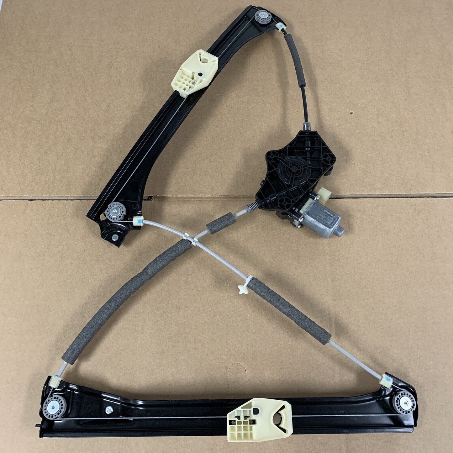 Genuine Audi Front Right Hand Window Regulator 5q0959802b 3v0837462a