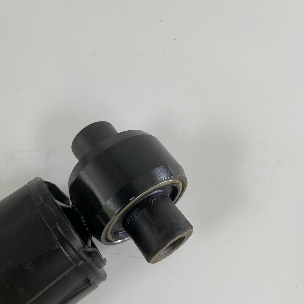 New Pair Genuine Nissan Qashqai Rear Shocks 56210 HV03B