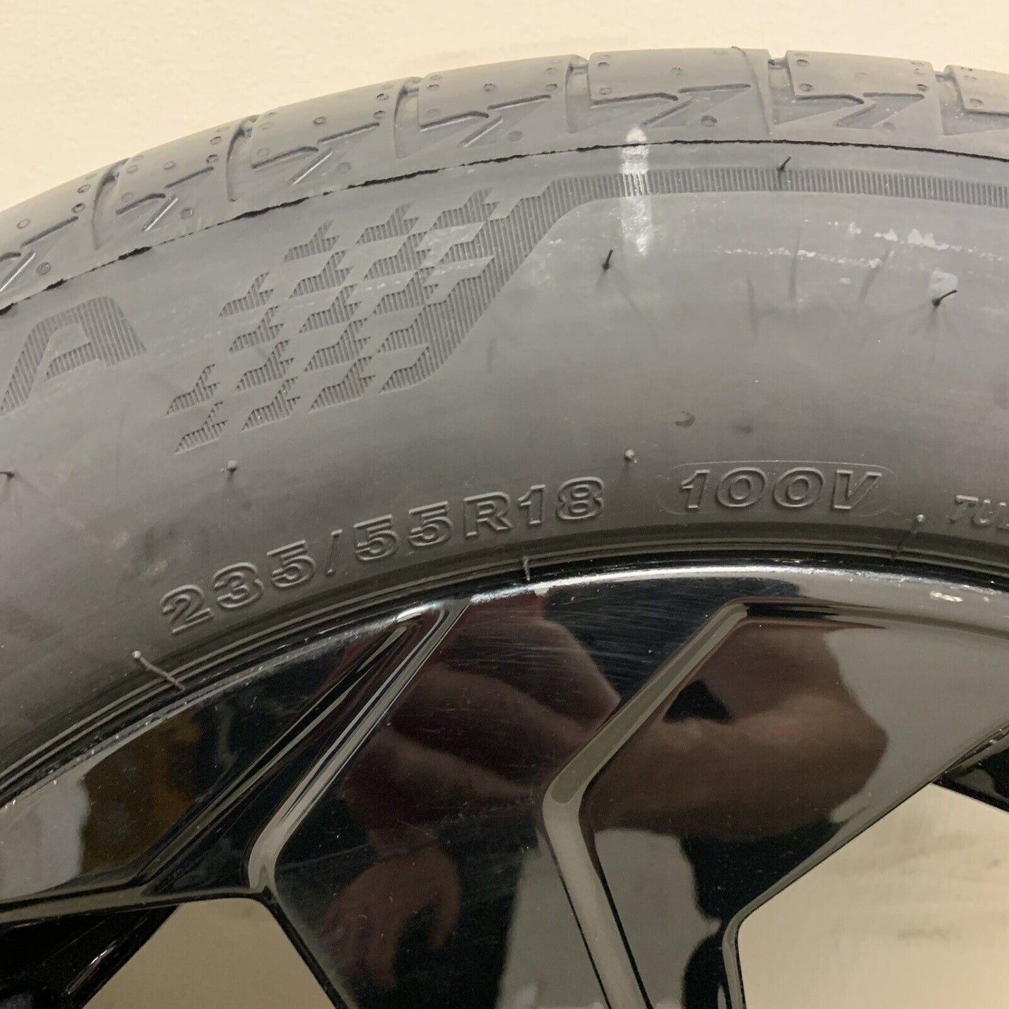 Genuine Set Of Nissan Qashqai 18" Black Alloy Wheels and Tyres