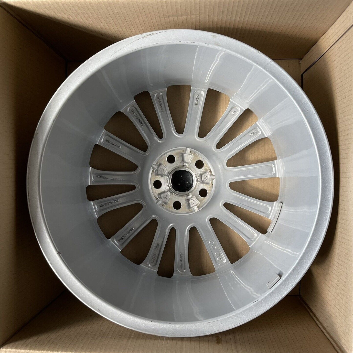 Genuine Jaguar XE 19" Rear Radiance Alloy Wheel 8.5Jx19CHx55 T4n1680 Gx731007ja