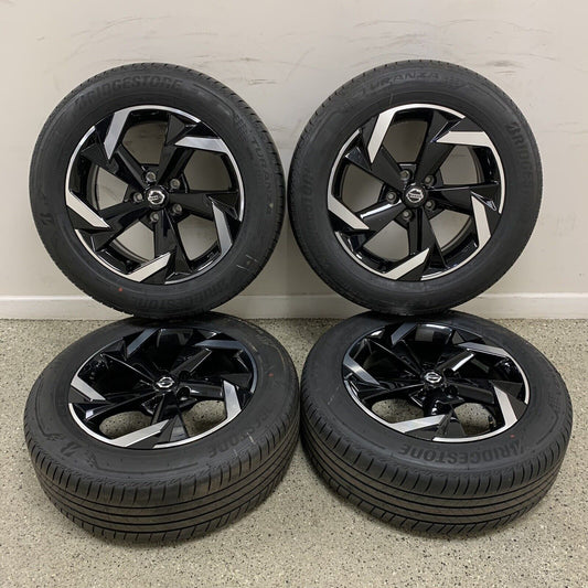 Genuine Set Of Nissan Juke  17” Alloy Wheels and Tyres