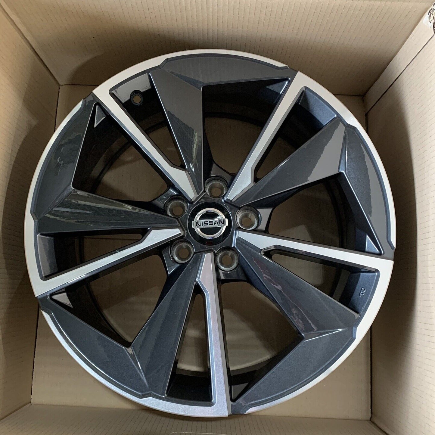 New Genuine Nissan Qashqai Juke 19" Alloy Wheels Diamond Cut  D03006UA4J
