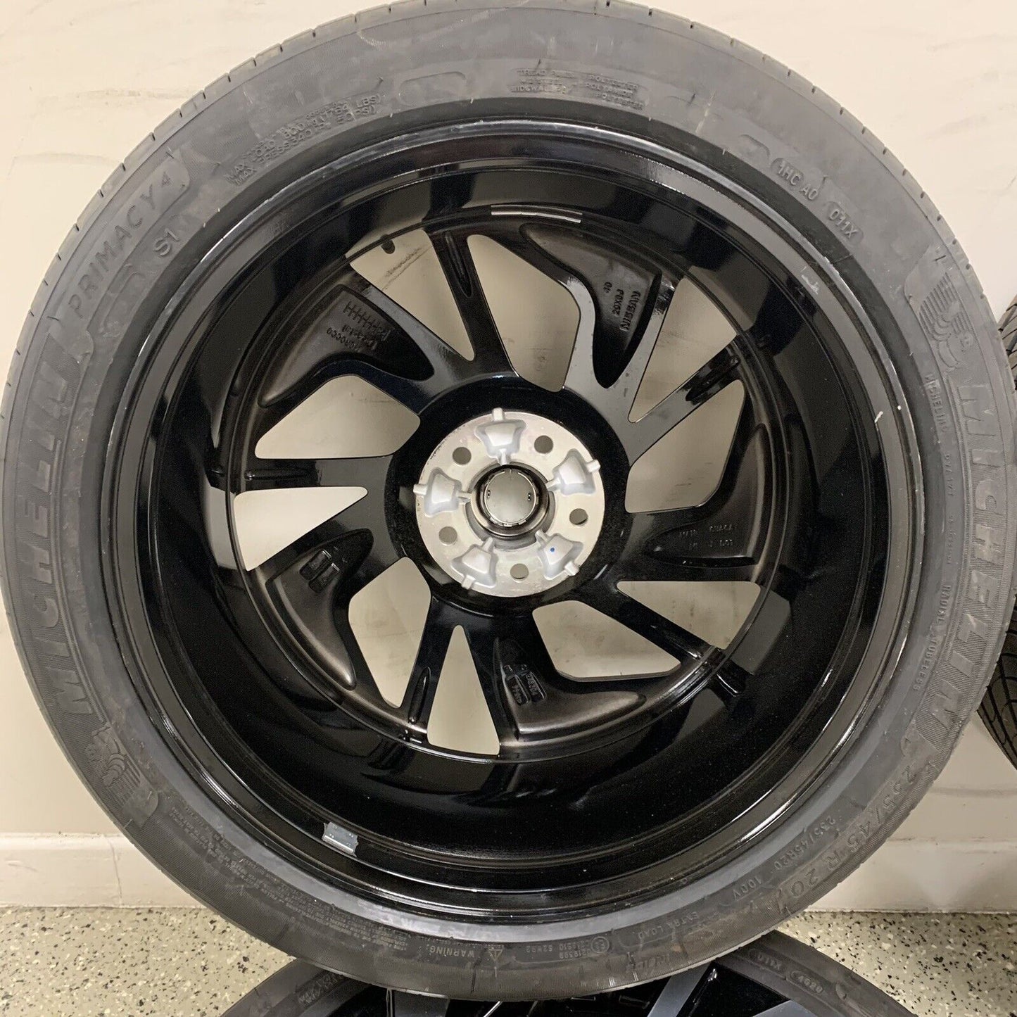 Genuine Set Of Nissan Qashqai 20" Alloy Wheels and Tyres