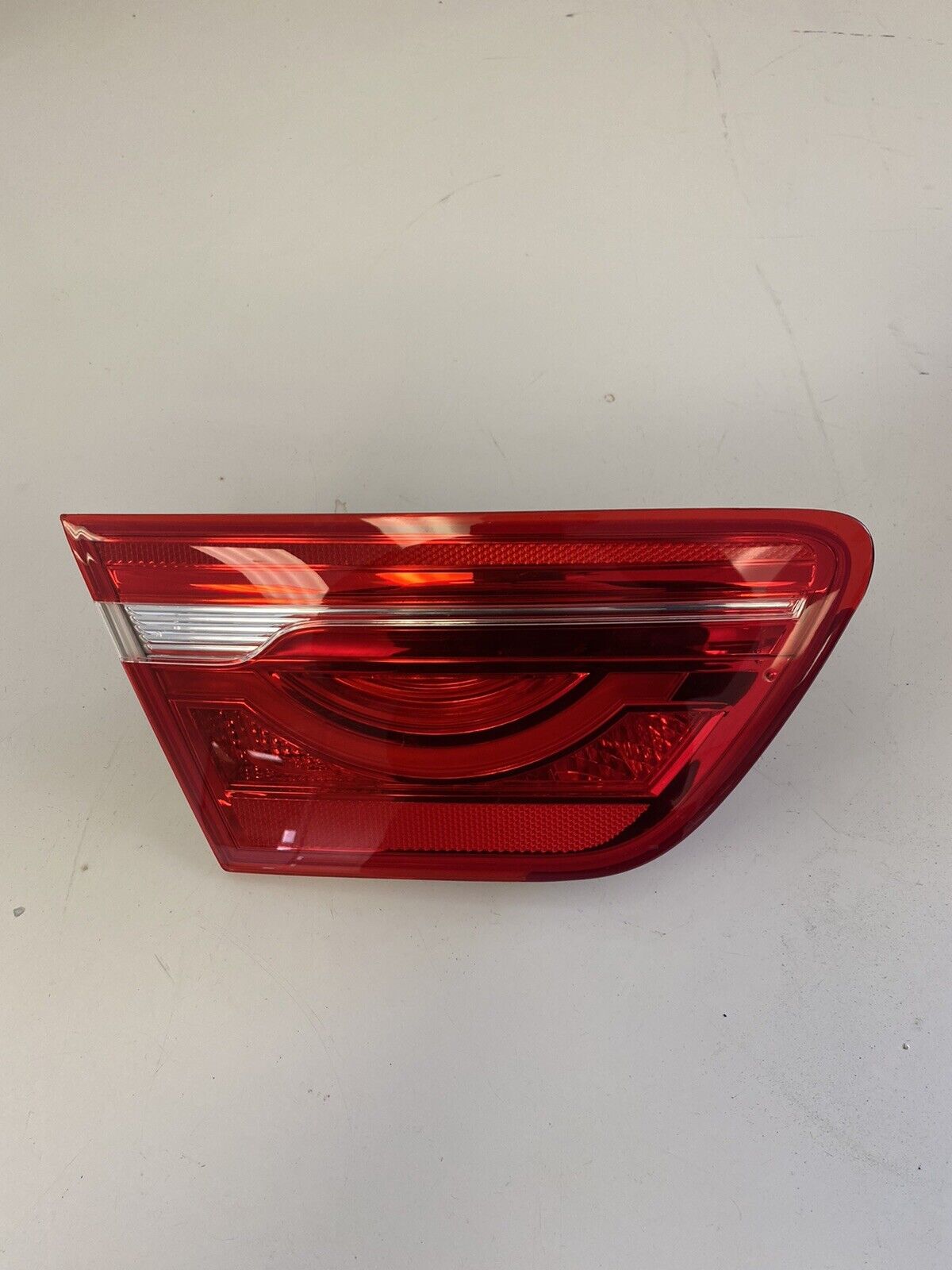 JAGUAR XE  GENUINE REAR Left Tailgate Boot lid Light LH Near Side Rear Light
