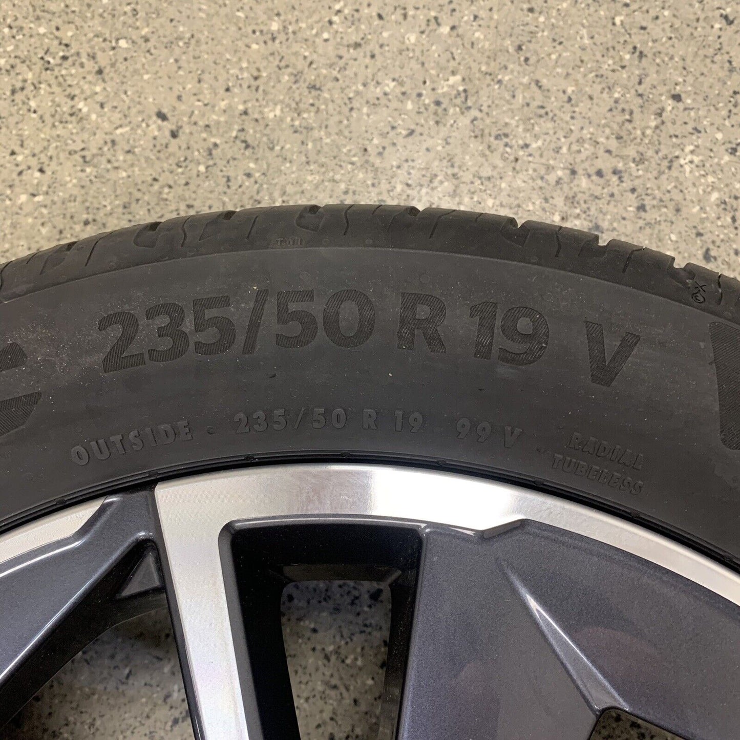 Genuine Nissan Qashqai 19” Alloy Wheel and Tyre