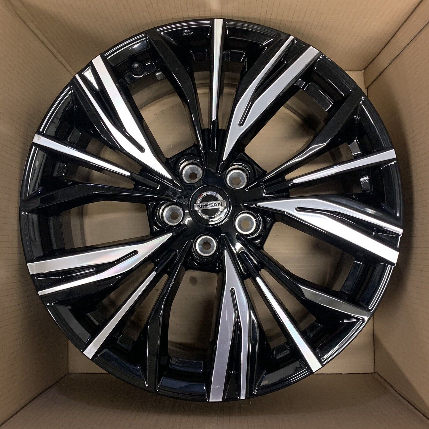 Genuine Nissan Juke 19" Alloy Wheel diamond Cut Gloss Black 7.5J 35 KE4096P400