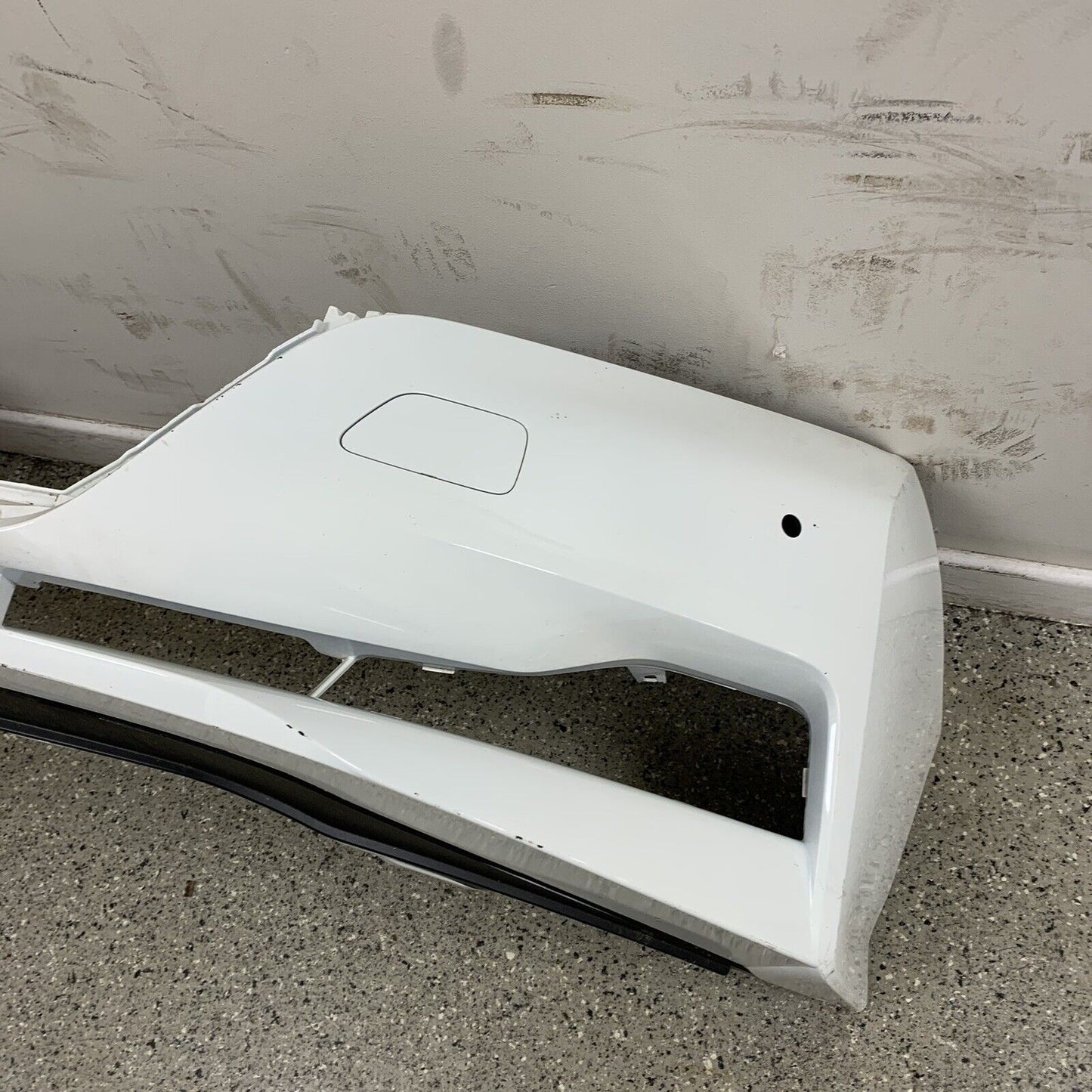 GENUINE NISSAN LEAF FRONT WHITE BUMPER WITH PCD HOLES
