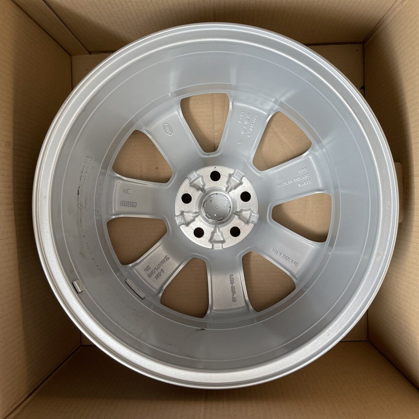 Genuine Range Rover Evoque 18" Alloy Wheel 8jx18ch 45 Style 706 Gj32-1007-ab