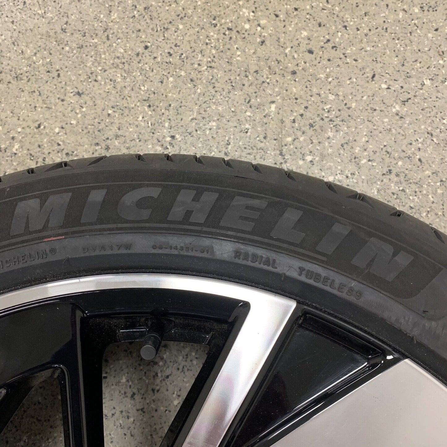 Genuine Nissan Qashqai 20" Alloy Wheel and Tyre