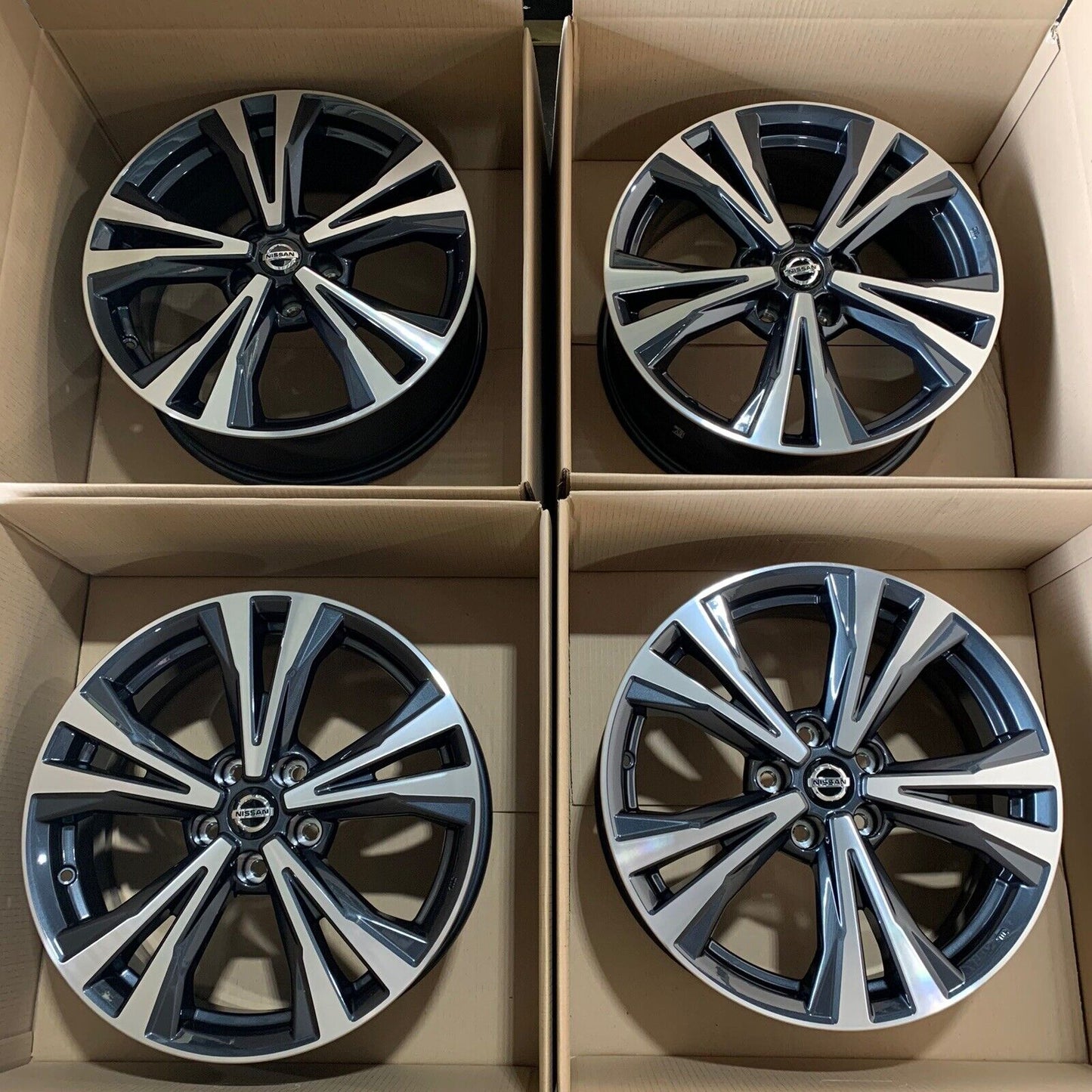 Genuine Nissan Qashqai 18" Alloy Wheels Diamond Cut and Grey D0300HV03A 2018-20