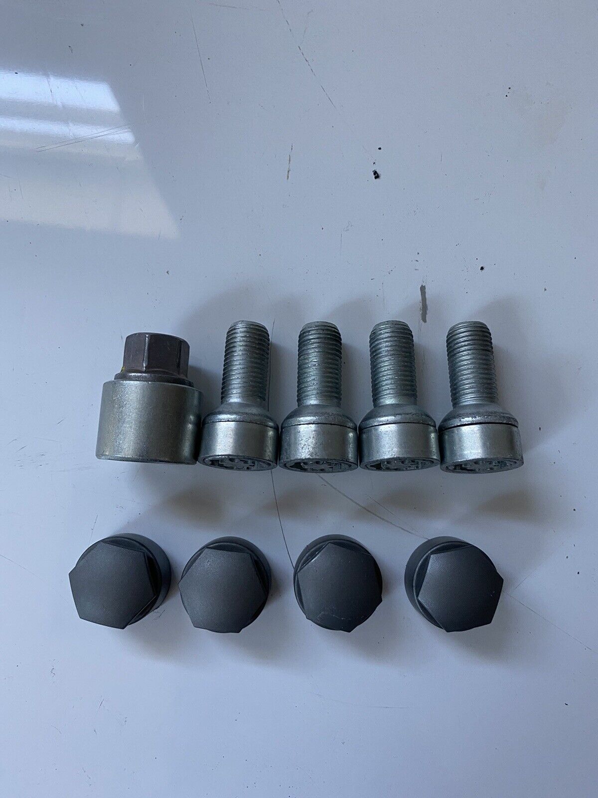 Genuine Set Of 4 Vw Volkswagen Locking  Wheel Nuts And Key Letter S