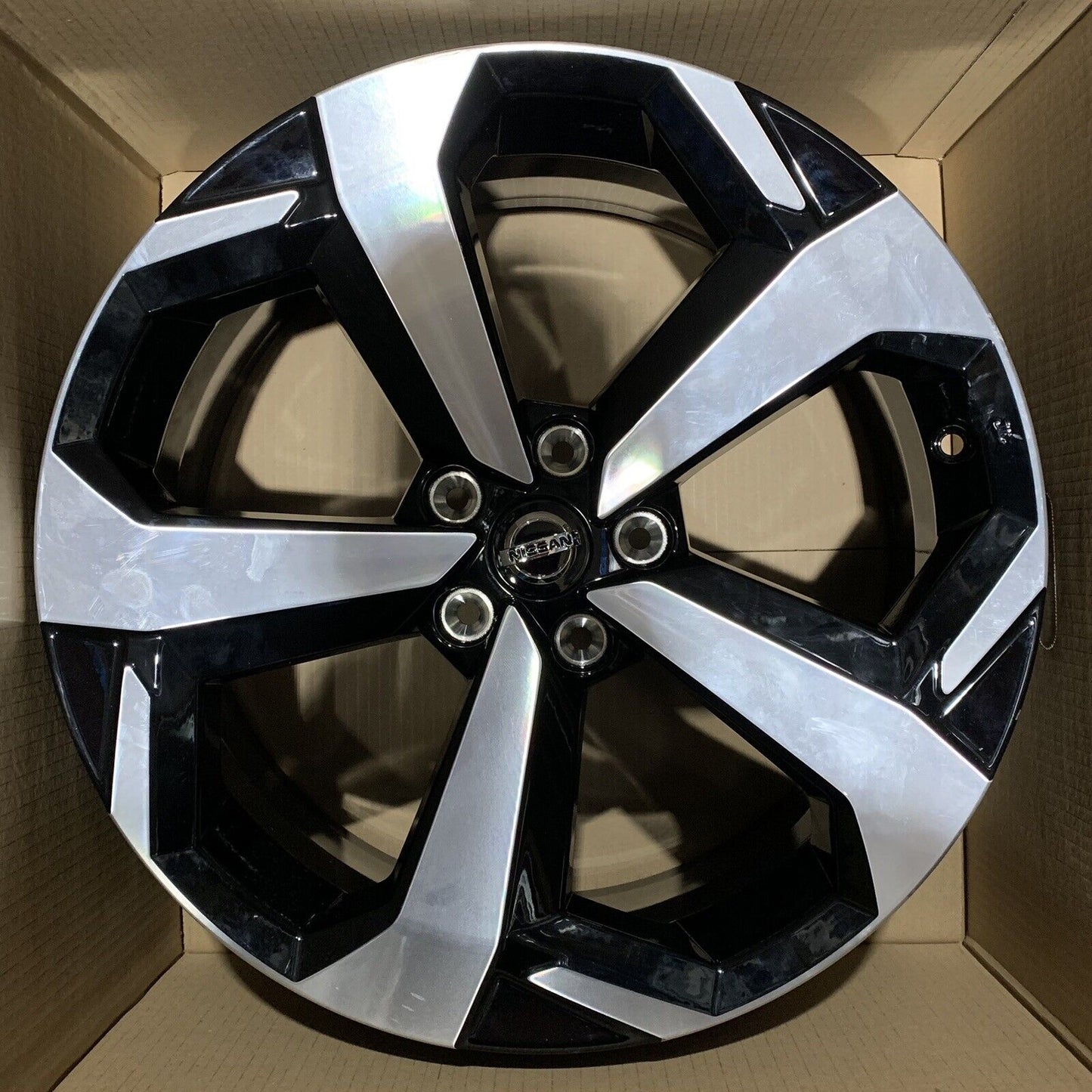 Genuine Nissan Juke 19" Alloy Wheel Diamond Cut and Gloss Black 6PA3B