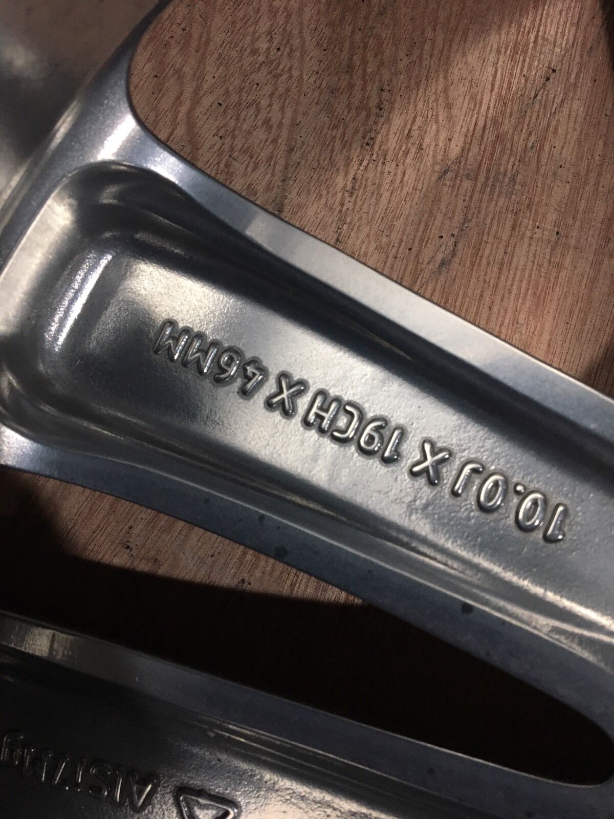 Genuine Jaguar XJ 19" Rear Toba Polished Alloy Wheel 10Jx19CHx46MM C2d7282