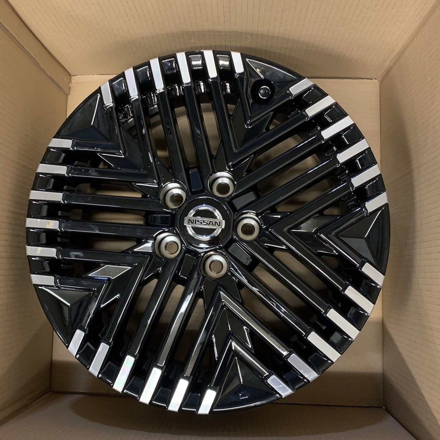 Genuine set of 4 Nissan Leaf 17" Alloy Wheels diamond Cut Gloss Black 6.5J 45