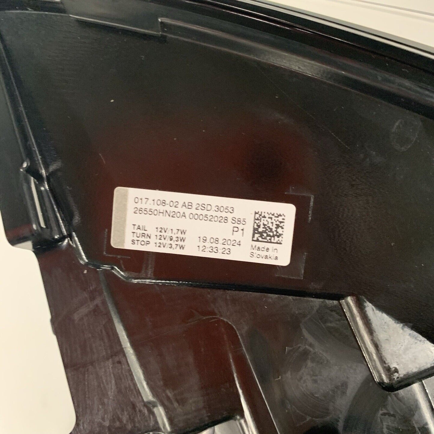 Genuine Nissan Qashqai J12 Off Side Right Hand Rear Drivers LED Light 26550HN20A