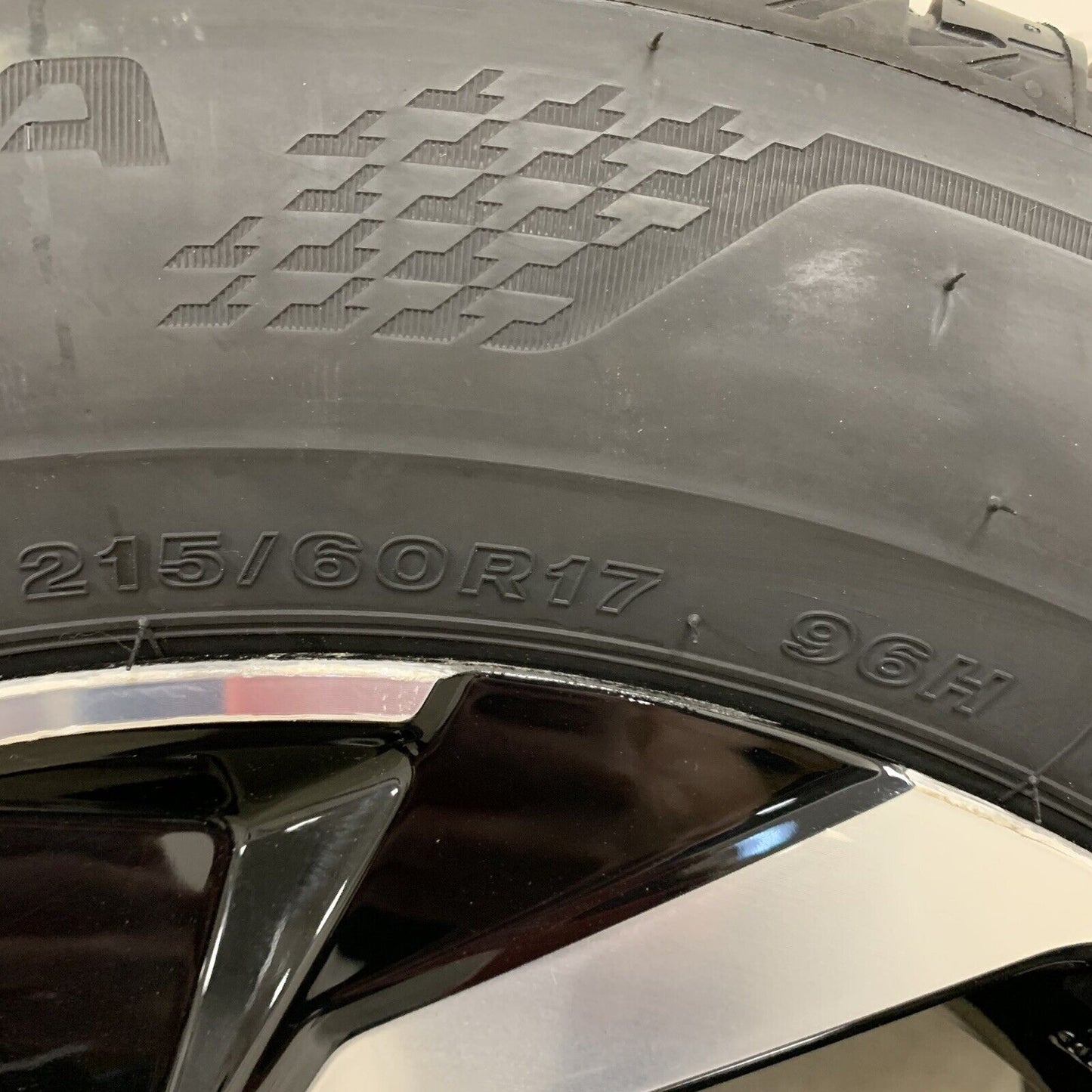 Genuine Set Of Nissan Juke  17” Alloy Wheels and Tyres