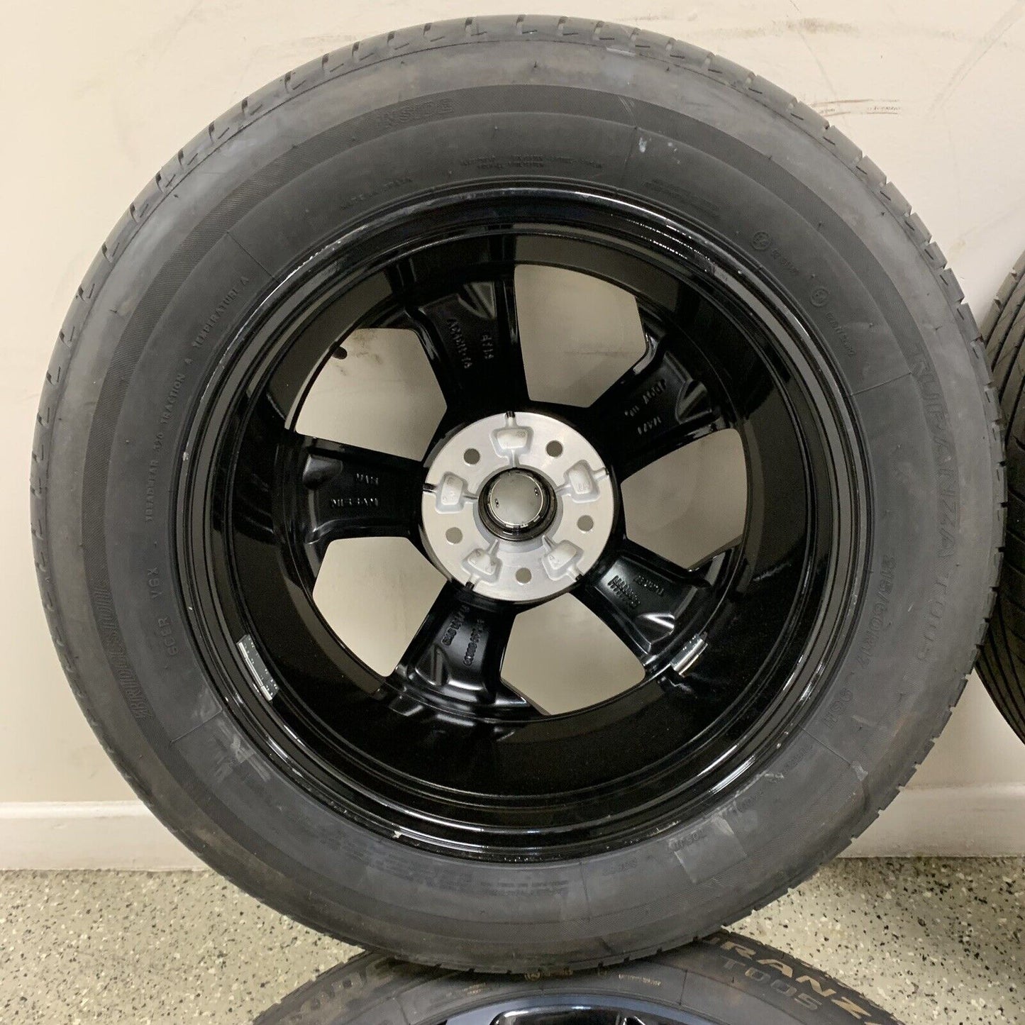 Genuine Set Of Nissan Juke  17” Alloy Wheels and Tyres