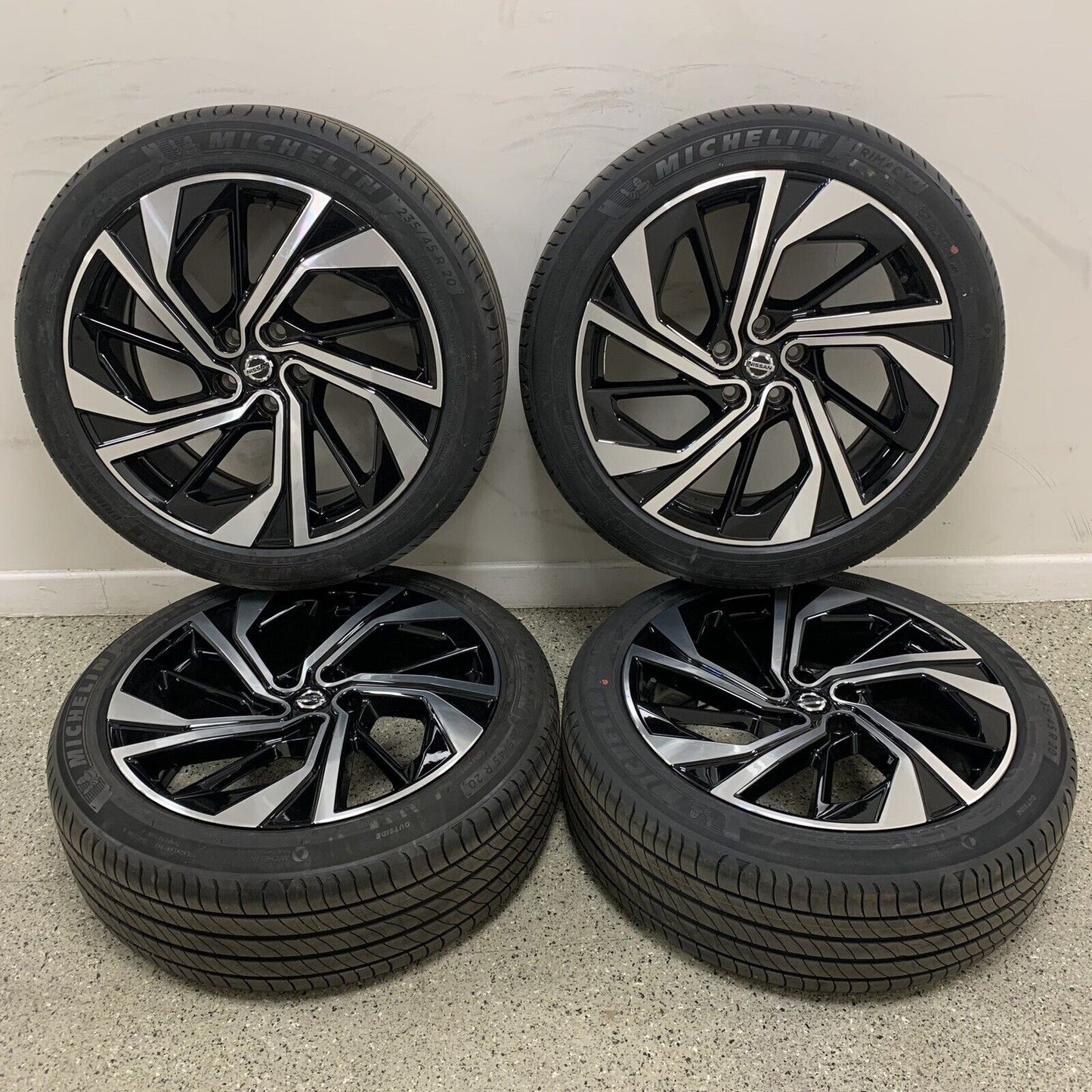 Genuine Set Of Nissan Qashqai 20" Alloy Wheels and Tyres