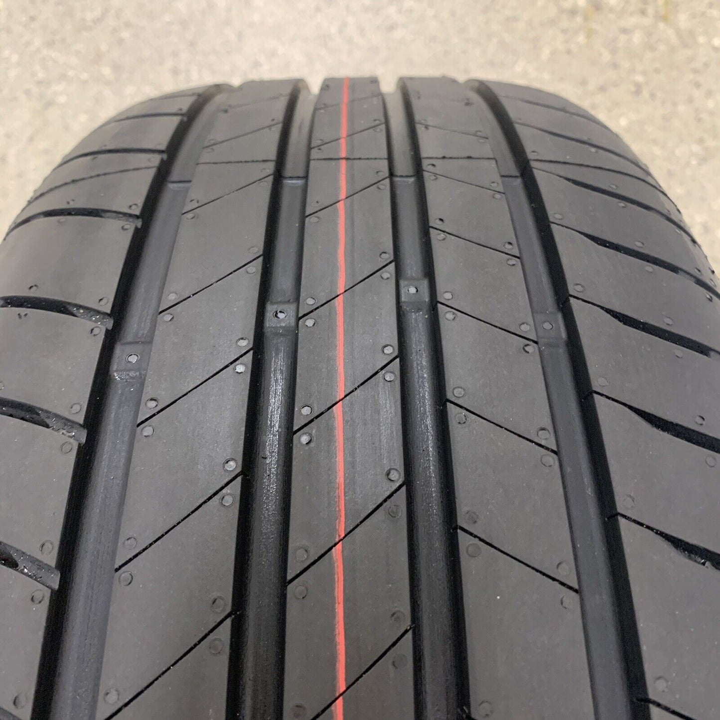 Genuine Nissan Qashqai 18" Black Alloy Wheel and Tyre