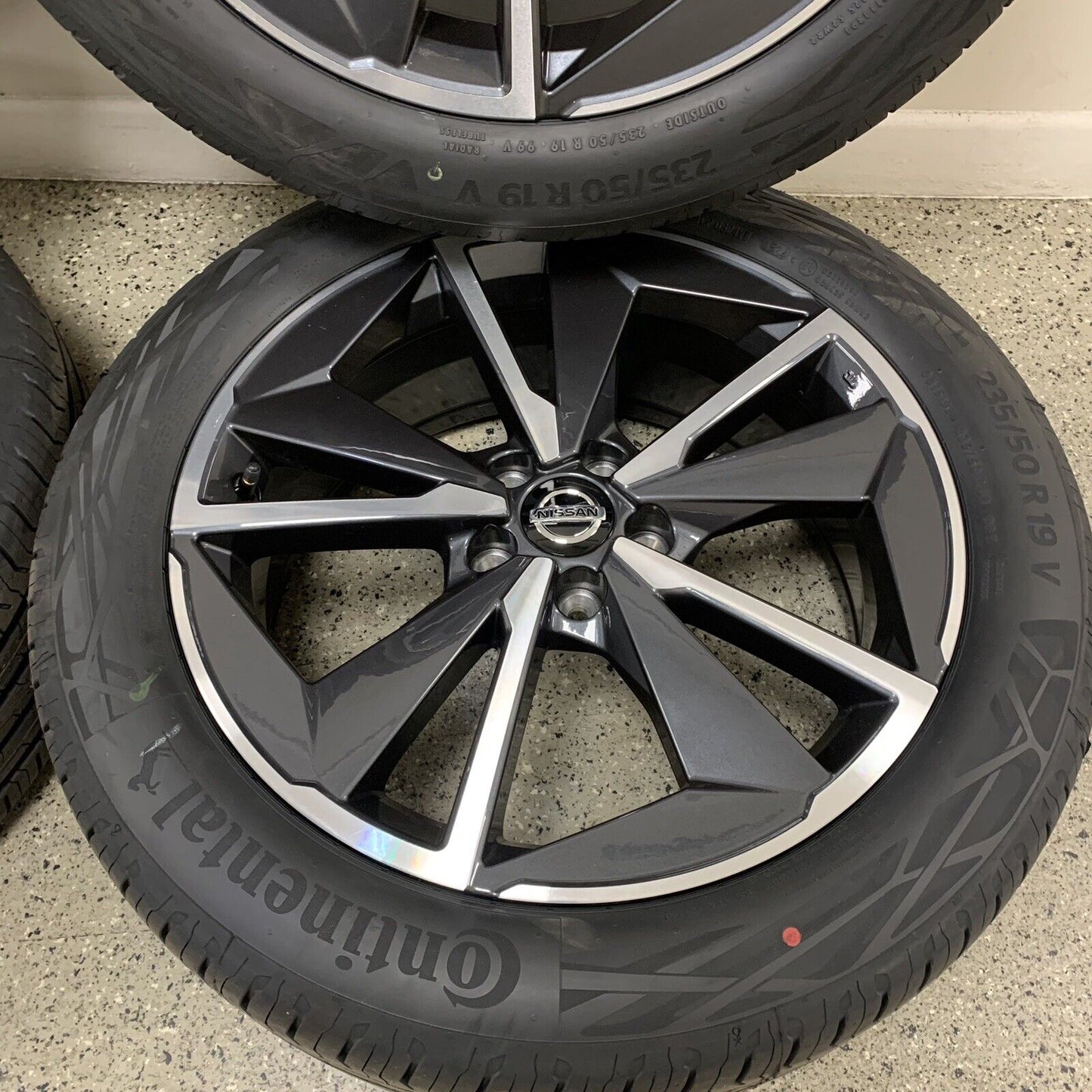 Genuine Set Of Nissan Qashqai 19” Alloy Wheels and Tyres