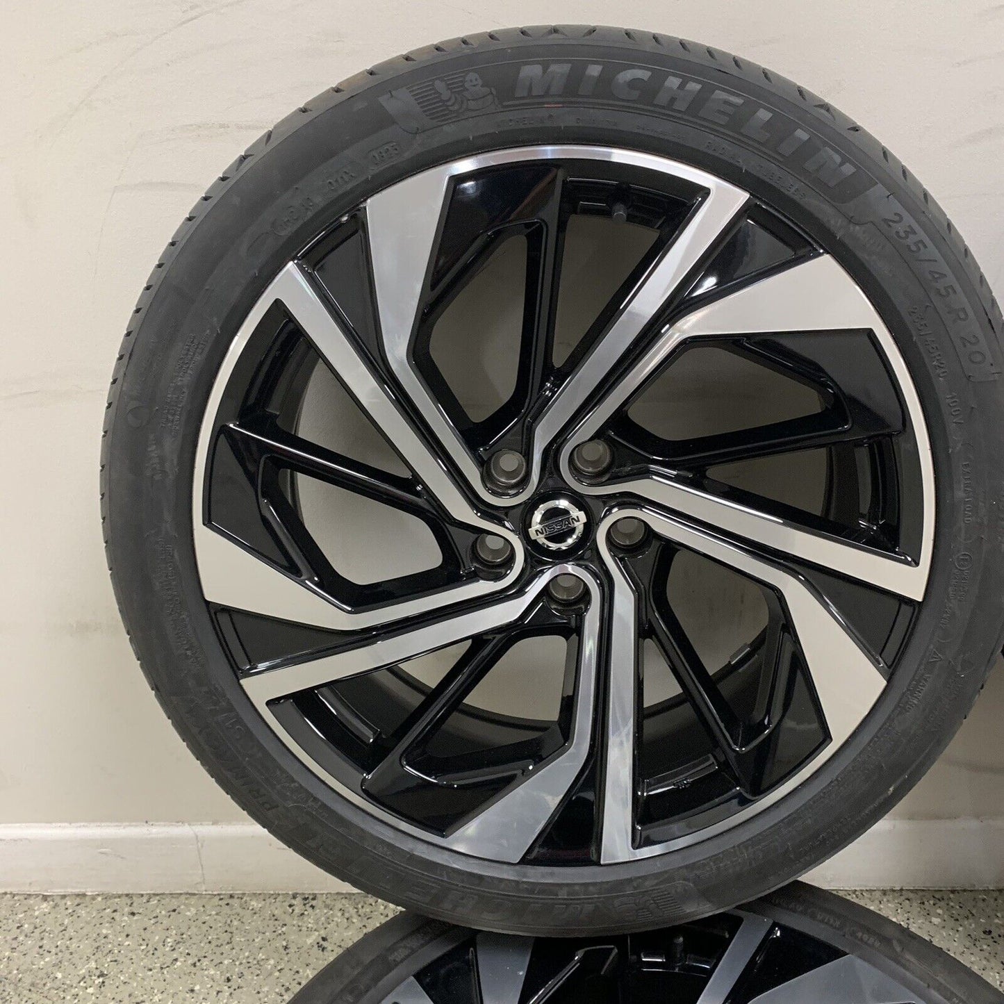 Genuine Set Of Nissan Qashqai 20" Alloy Wheels and Tyres